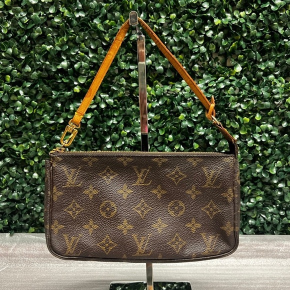 Louis Vuitton Pochette Accessories Monogram - Picture 3 of 10